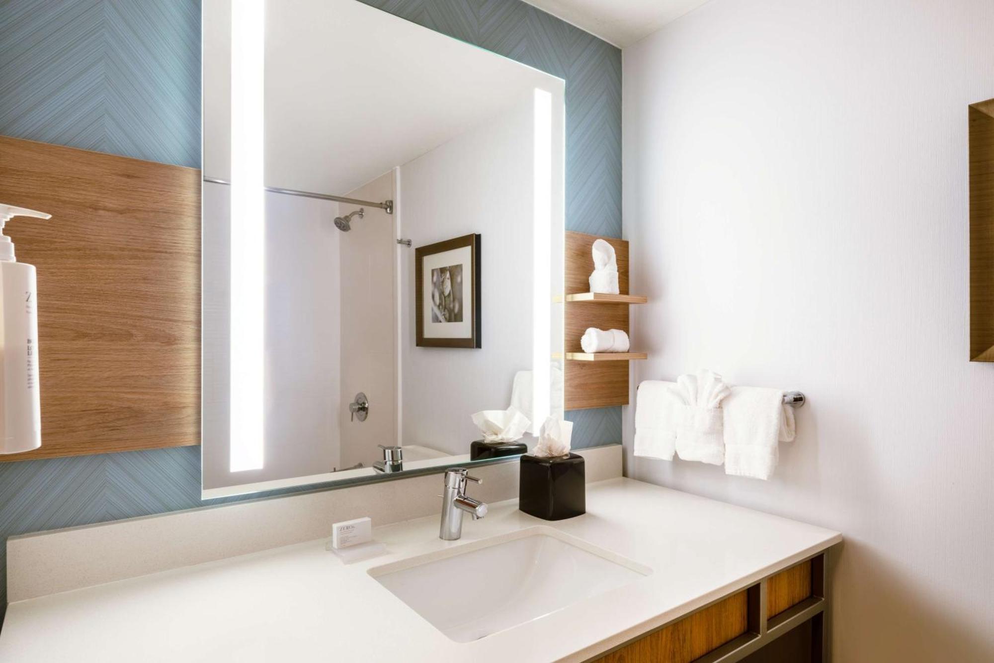 Hilton Garden Inn Bakersfield Buitenkant foto