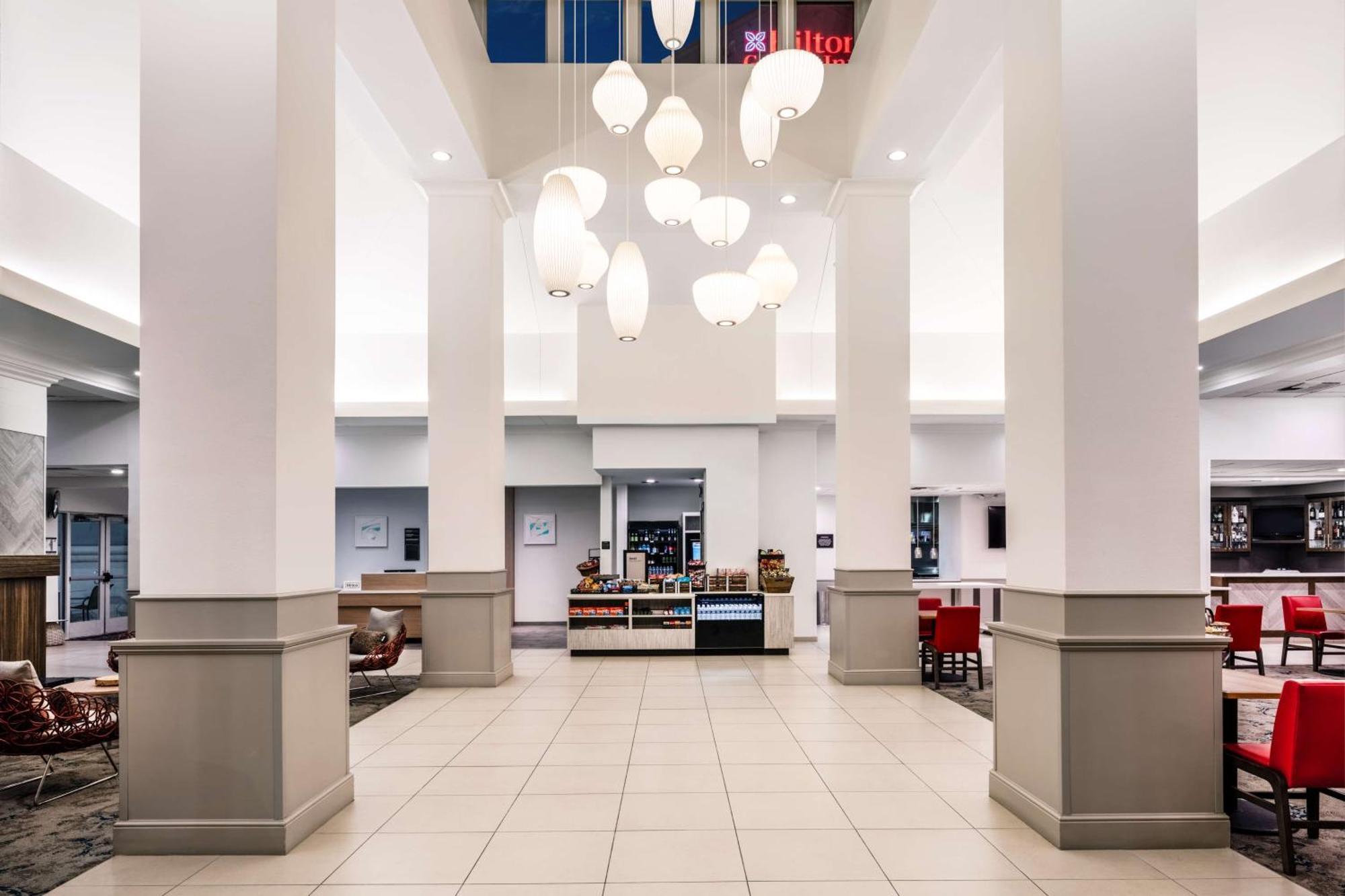 Hilton Garden Inn Bakersfield Buitenkant foto