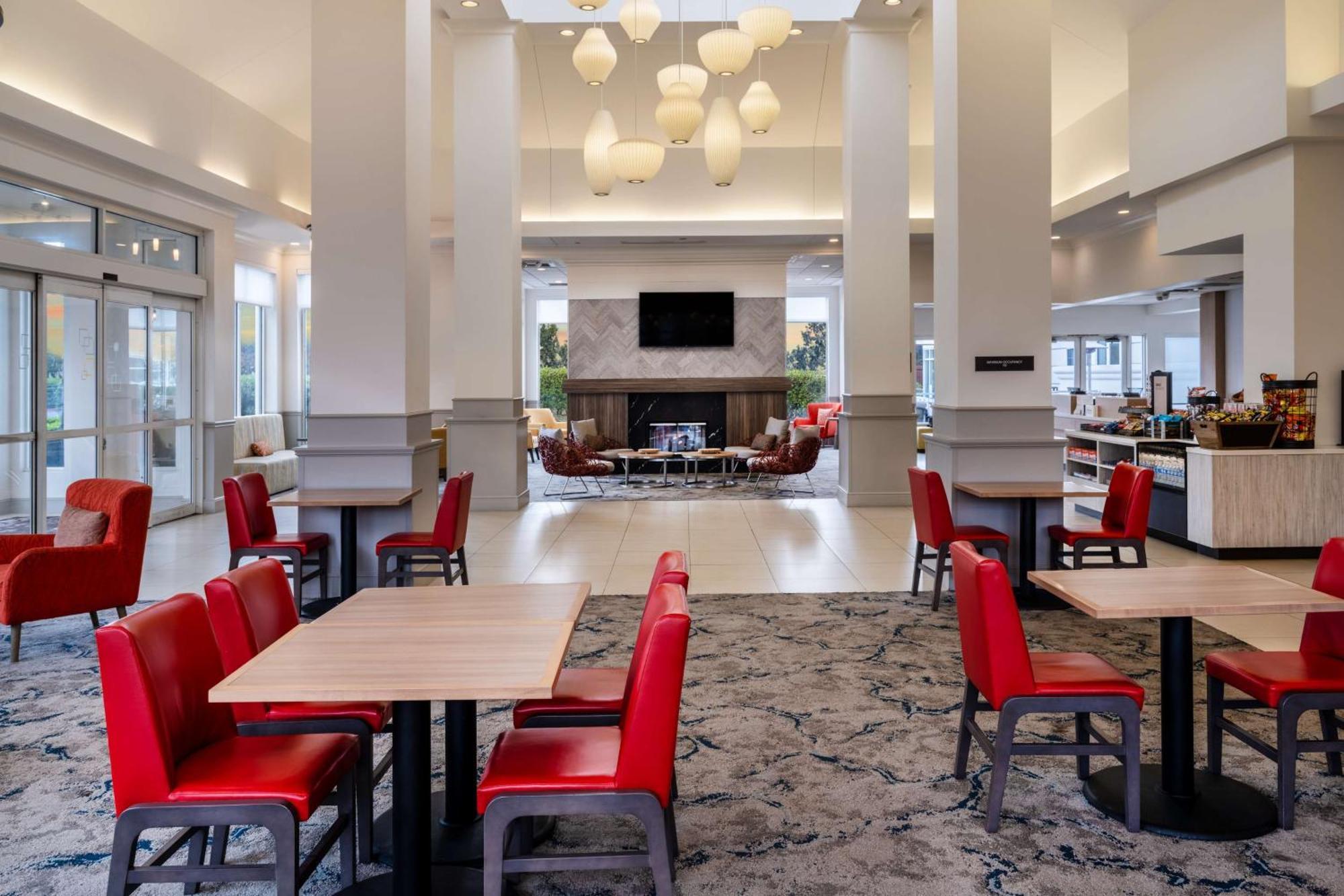 Hilton Garden Inn Bakersfield Buitenkant foto