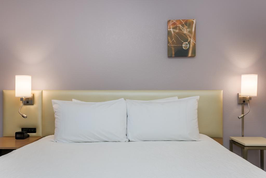 Hilton Garden Inn Bakersfield Buitenkant foto